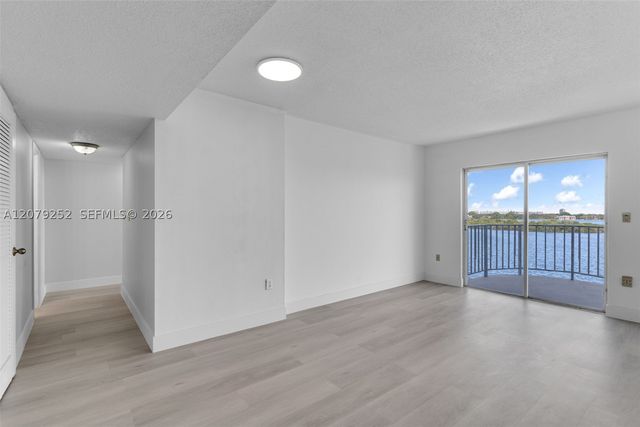 11930 N Bayshore Dr 704, North Miami, FL 33181