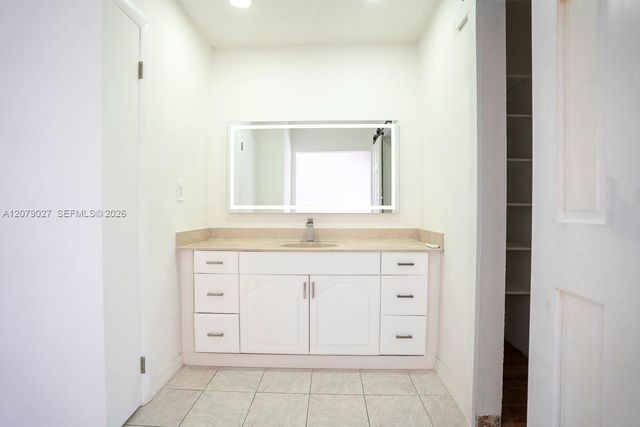 14295 Kendale Lakes Circle, Miami, FL 33183