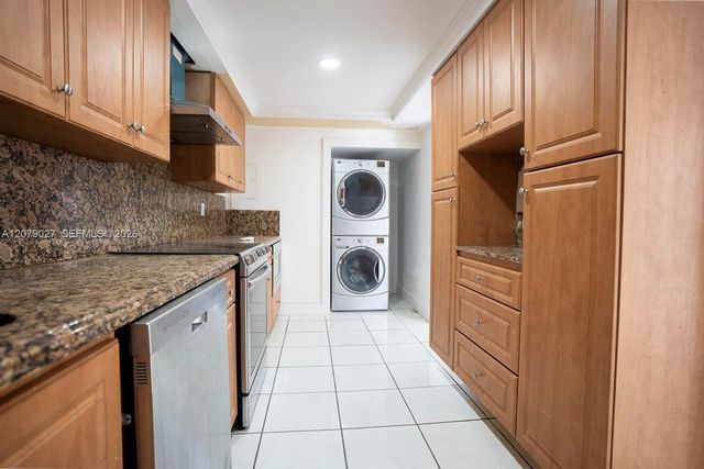 14295 Kendale Lakes Circle, Miami, FL 33183