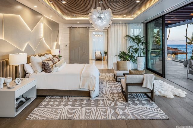 213 Kaalawai Place, Honolulu, HI 96816