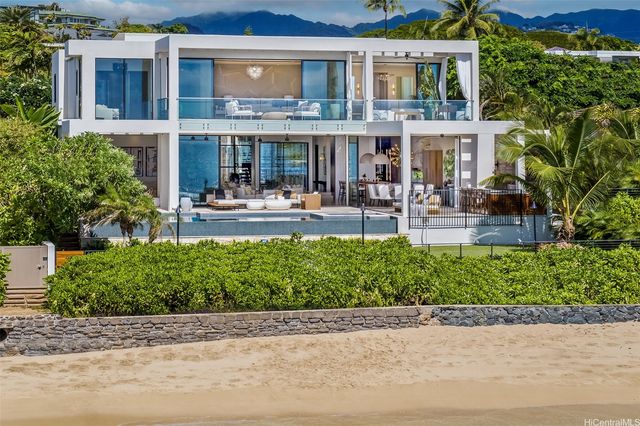 213 Kaalawai Place, Honolulu, HI 96816