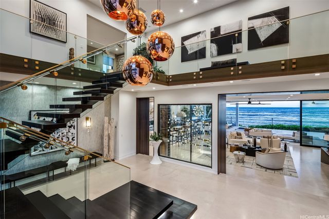 213 Kaalawai Place, Honolulu, HI 96816