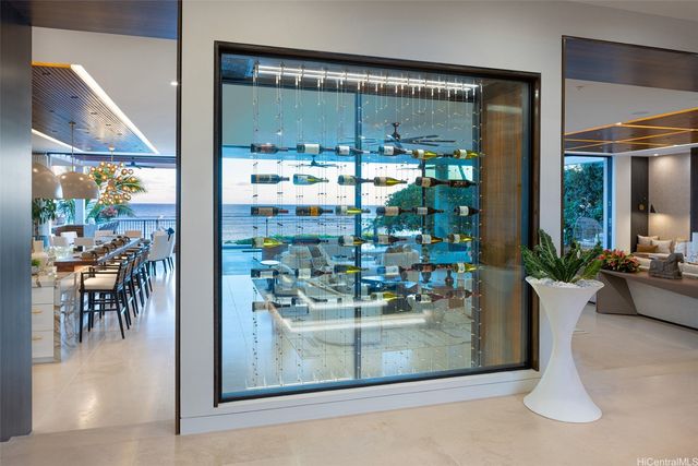 213 Kaalawai Place, Honolulu, HI 96816