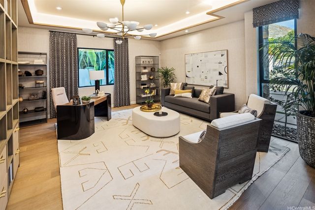 213 Kaalawai Place, Honolulu, HI 96816