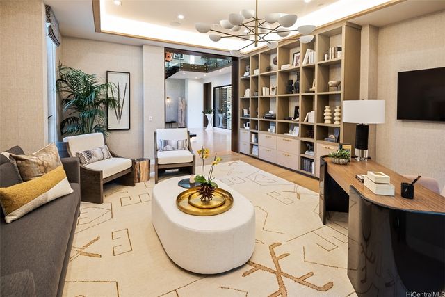 213 Kaalawai Place, Honolulu, HI 96816