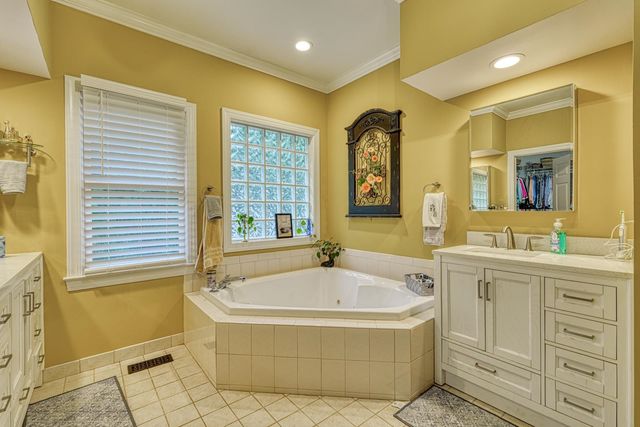 335 Hillcove Point, Wellford, SC 29385