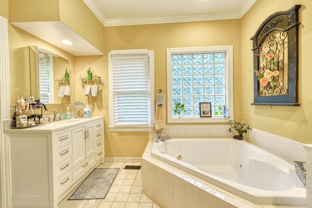 335 Hillcove Point, Wellford, SC 29385