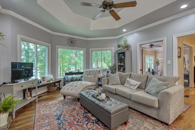 335 Hillcove Point, Wellford, SC 29385