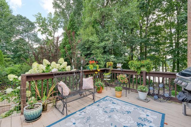 335 Hillcove Point, Wellford, SC 29385