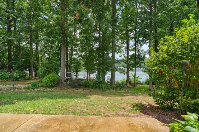 335 Hillcove Point, Wellford, SC 29385