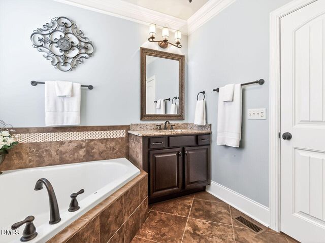 4128 Field Oak Drive, Wake Forest, NC 27587