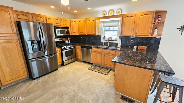 24 Dorothy Drive, Manahawkin, NJ 08050