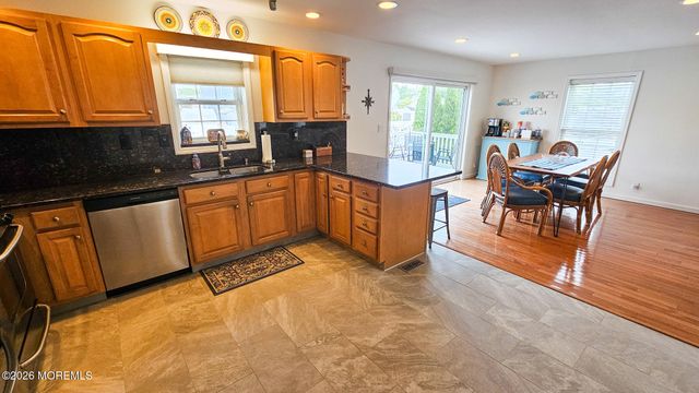 24 Dorothy Drive, Manahawkin, NJ 08050