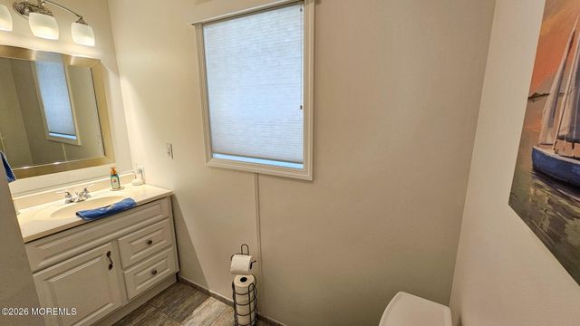 24 Dorothy Drive, Manahawkin, NJ 08050