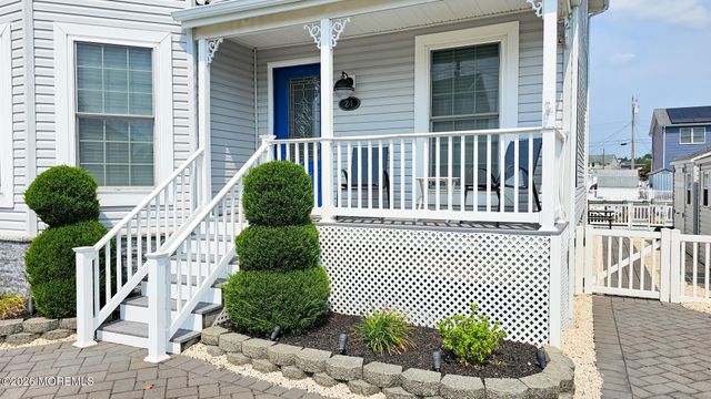 24 Dorothy Drive, Manahawkin, NJ 08050