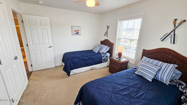 24 Dorothy Drive, Manahawkin, NJ 08050