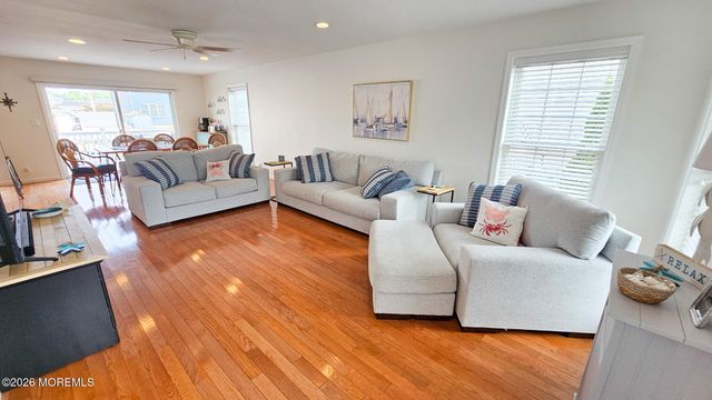 24 Dorothy Drive, Manahawkin, NJ 08050