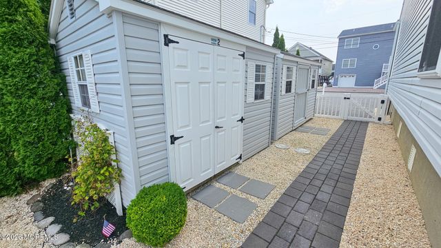 24 Dorothy Drive, Manahawkin, NJ 08050