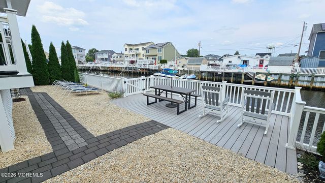 24 Dorothy Drive, Manahawkin, NJ 08050