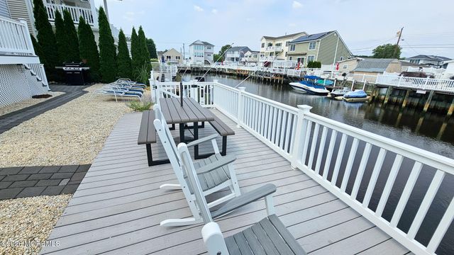 24 Dorothy Drive, Manahawkin, NJ 08050