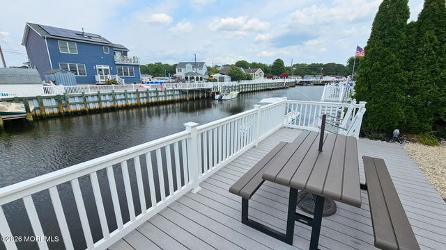 24 Dorothy Drive, Manahawkin, NJ 08050