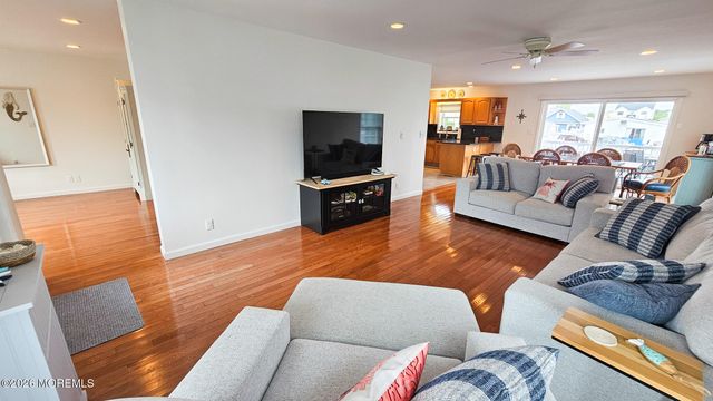 24 Dorothy Drive, Manahawkin, NJ 08050