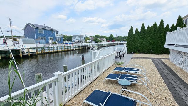 24 Dorothy Drive, Manahawkin, NJ 08050