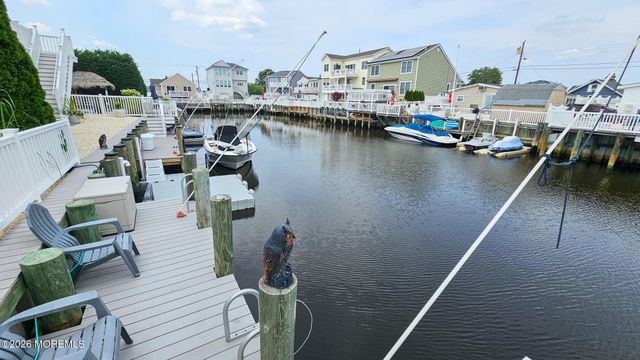 24 Dorothy Drive, Manahawkin, NJ 08050