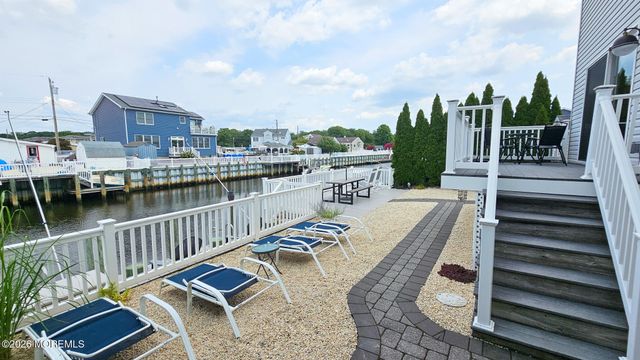 24 Dorothy Drive, Manahawkin, NJ 08050