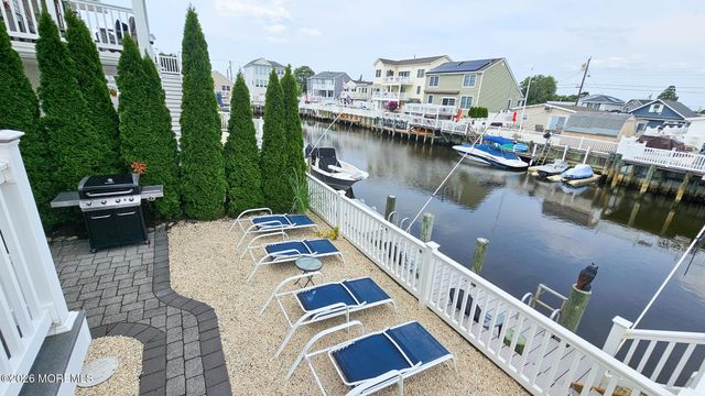 24 Dorothy Drive, Manahawkin, NJ 08050