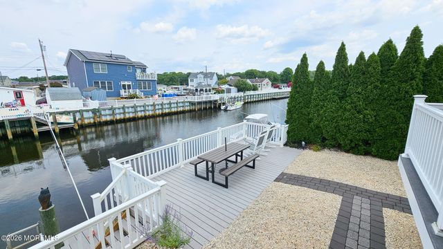 24 Dorothy Drive, Manahawkin, NJ 08050