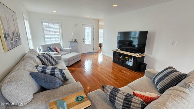 24 Dorothy Drive, Manahawkin, NJ 08050