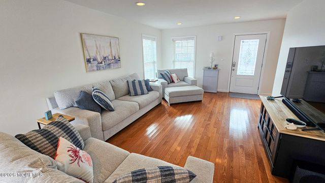 24 Dorothy Drive, Manahawkin, NJ 08050
