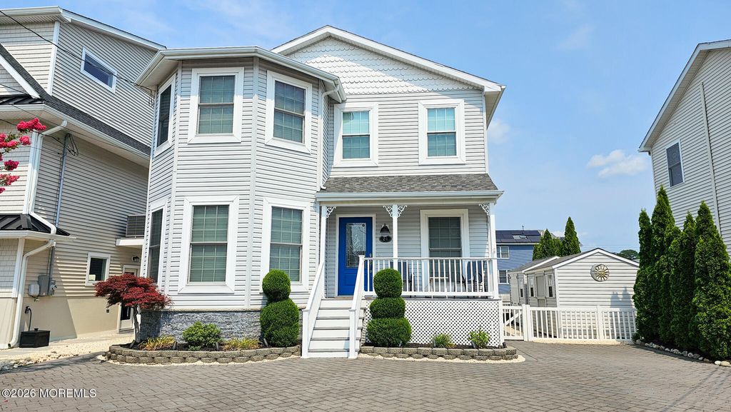 24 Dorothy Drive, Manahawkin, NJ 08050