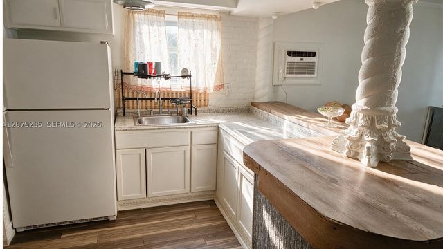 2506 Acapulco Dr, Miramar, FL 33023