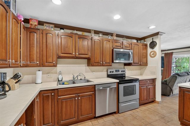 1712 High Ridge Rd, Lake Worth, FL 33461