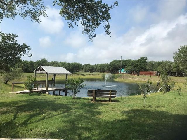 1431 W 12th St, Rockport, TX 78382