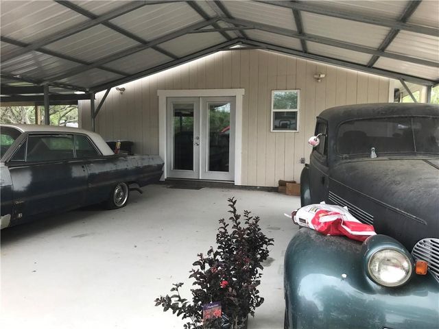 1431 W 12th St, Rockport, TX 78382