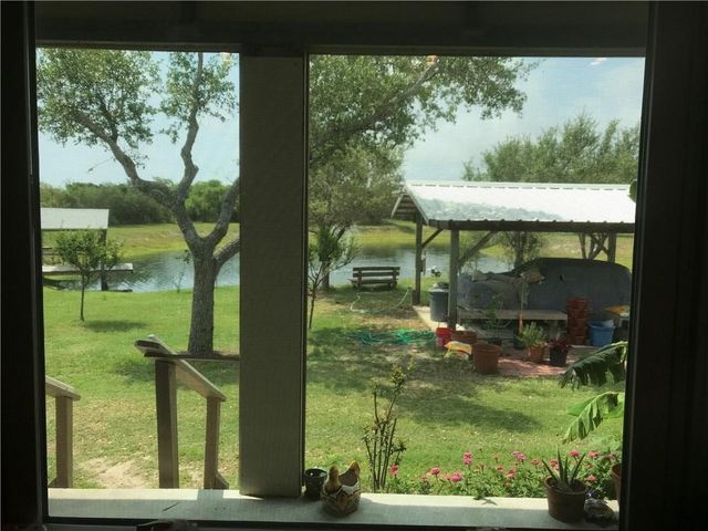 1431 W 12th St, Rockport, TX 78382