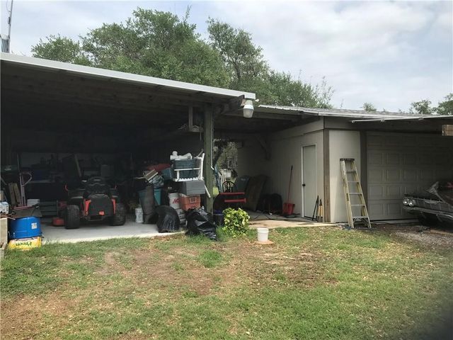 1431 W 12th St, Rockport, TX 78382