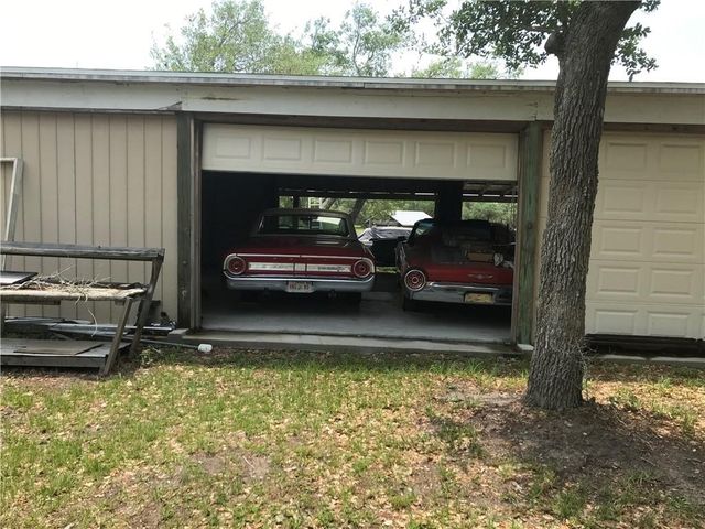 1431 W 12th St, Rockport, TX 78382