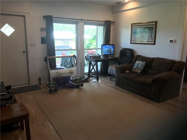 1431 W 12th St, Rockport, TX 78382