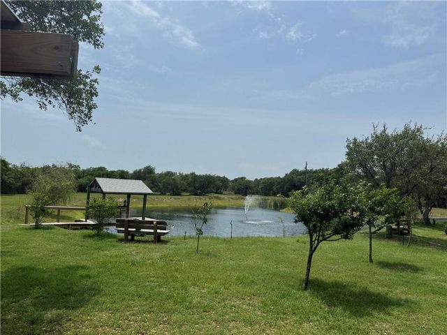 1431 W 12th St, Rockport, TX 78382