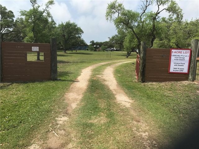1431 W 12th St, Rockport, TX 78382
