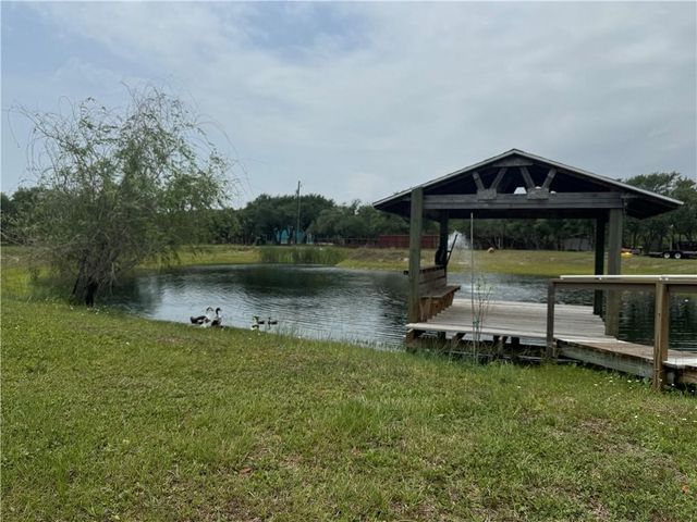 1431 W 12th St, Rockport, TX 78382