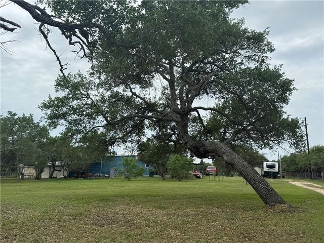 1431 W 12th St, Rockport, TX 78382