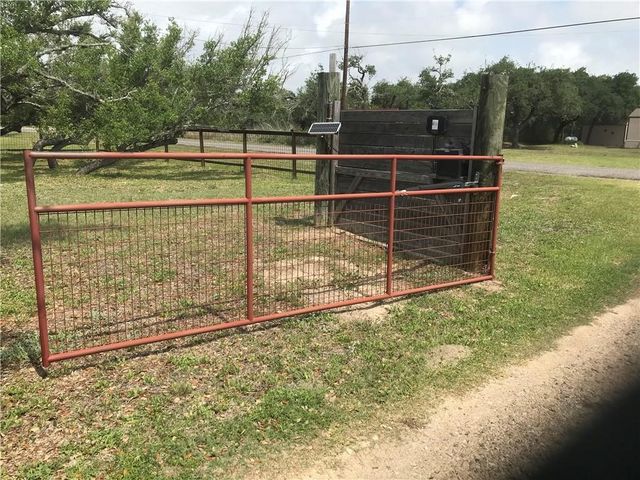 1431 W 12th St, Rockport, TX 78382