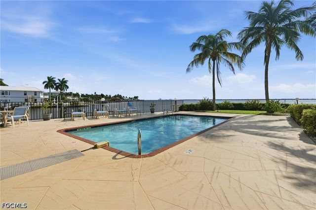 4015 SE 20th PL 301, Cape Coral, FL 33904