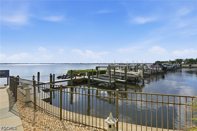 4015 SE 20th PL 301, Cape Coral, FL 33904