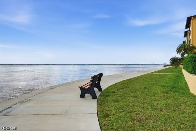 4015 SE 20th PL 301, Cape Coral, FL 33904